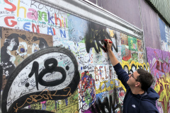 Signing the "Peace Wall"in Belfast